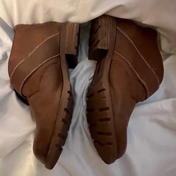 EUC Sofft ankle boots. Size 6.5. - Picture 9 of 10